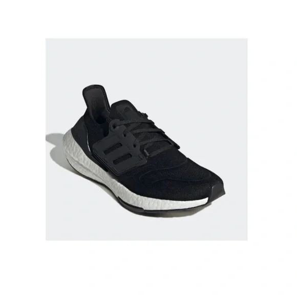 LIKE NEW Adidas Ultraboost black sneakers